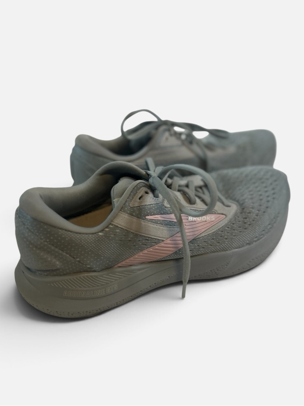Brooks Adrenaline GTS Running sneaker women’s Sz 9.5 gray pink stability wide